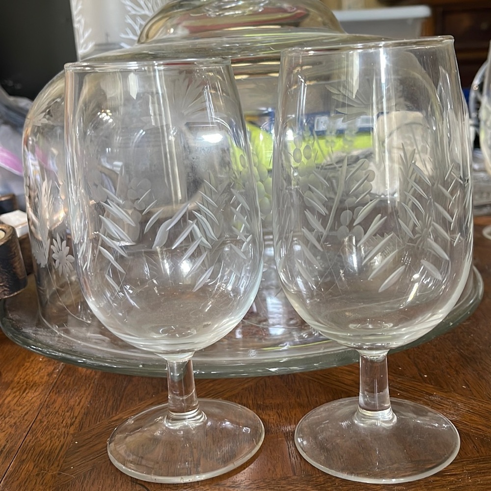Clear with design ice tea/water glasses